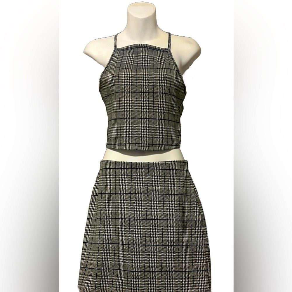 Black and white plaid set with a cute crop top and a mid length skirt